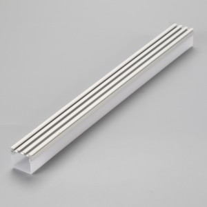 Próifíl alúmanaim faoi stiúir le caipíní cumhdaigh PC agus fáiscíní gléasta le haghaidh stríoc LED