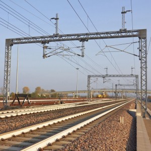 Catenaries agus tairseacha iarnróid