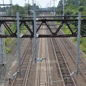 Catenaries agus tairseacha iarnróid