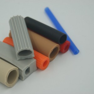 Páirteanna saincheaptha múnla rubair silicone rubair tube rubair le haghaidh innealra