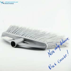 Ceann Bhric Plaisteacha le Bord Scuab Simplí agus Guairí Liath Fada