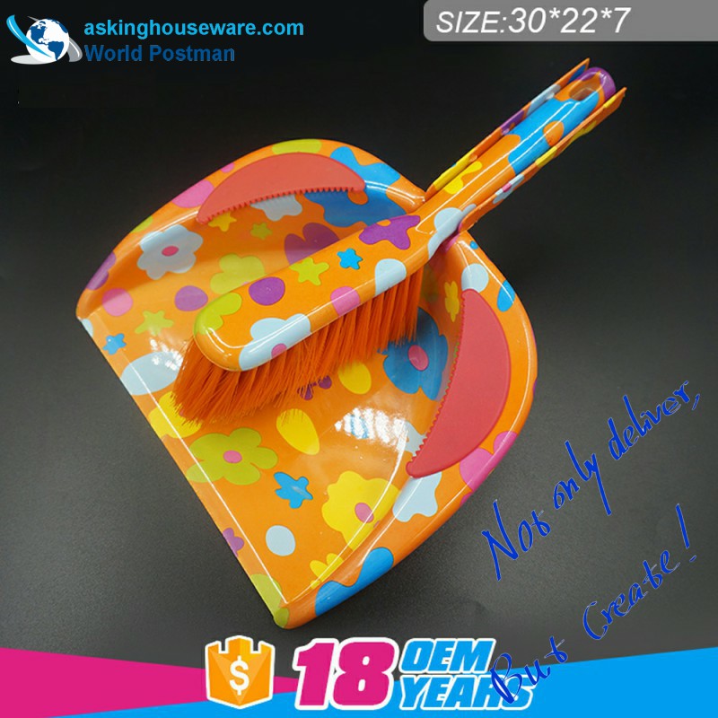 Akbrand Yellow Flower Water Marcáil Brush Broom Scuab le Líne PVC ag Bealach isteach Dustpan