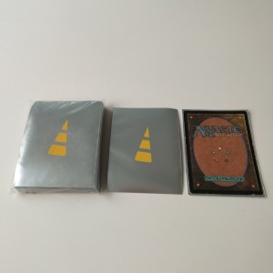 Méid an Chustaim Clóbhuailte Chustaim MTG Cluiche Cárta muinchille 66x91mm