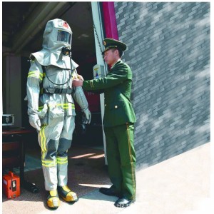 Éadaí innealtóireachta, éadaí cúltaca lasair, éide fear dóiteáin agus saincheaptha éadaí feidhmiúla eile