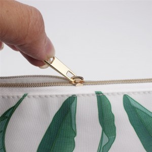 Mná priontála atá deartha go speisialta agus atá deartha go speisialta agus málaí cosmaideacha pearsantaithe