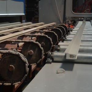 pacáil comhpháirteanna PVC