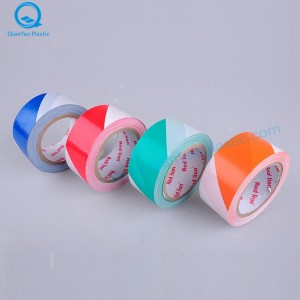 Buí / Dubh, Téip Rabhadh Bán / Dubh; Gorm / Bán, Glas / Bán, Téip Oráisteach Bán / Bán; Téip Bhacainneach Dearg / Bán, Dearg / Dubh