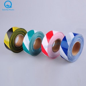 Buí / Dubh, Téip Rabhadh Bán / Dubh; Gorm / Bán, Glas / Bán, Téip Oráisteach Bán / Bán; Téip Bhacainneach Dearg / Bán, Dearg / Dubh