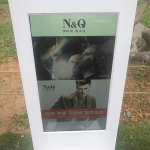 Binse Fógraíochta Cliste Lasmuigh Binse Gréine le Soilsiú faoi stiúir