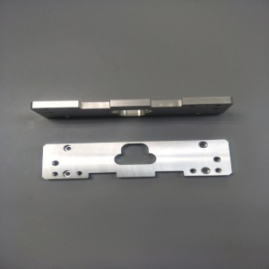 Táirgí Nua Páirteanna meaisínithe CNC do Threalamh Liachta go Coitianta