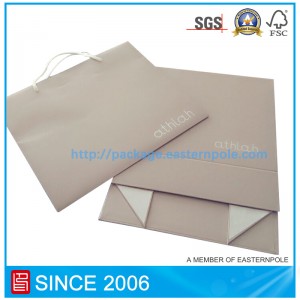 Cuir bosca páipéir agus mála páipéir ar éadaí do leanaí