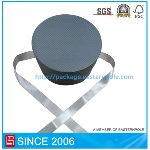 Bosca seacláide babhta só le dúnadh ribíneach