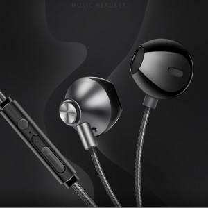 Fón Sreang Strap HiFi atá ag caitheamh go compordach