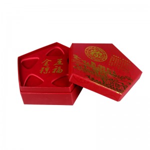 Bracelet fáinne sa bhosca earring