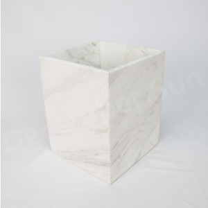 Gabhálais seomra folctha galánta agus galánta marmair bán leagtha síos