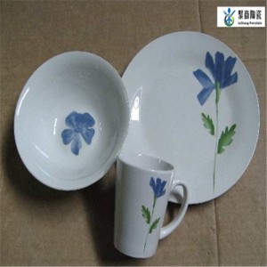 dinnéar poircealláin dinnéar-12-ciseal leagtha síos le decal gearrtha