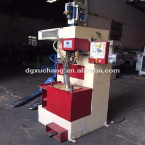 Bróg bhean Brustia bróg tairneála ard sála ag déanamh an innill mheaisín