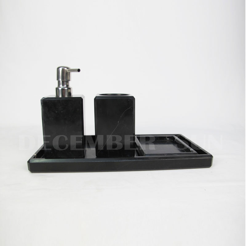 Gabhálais folctha mórdhíola marmair leagtha síos don seomra folctha