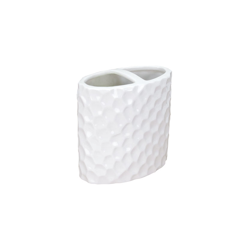 Sraith cúlpháirtí seomra folctha bán gearrtha aghaidh ceirmeach