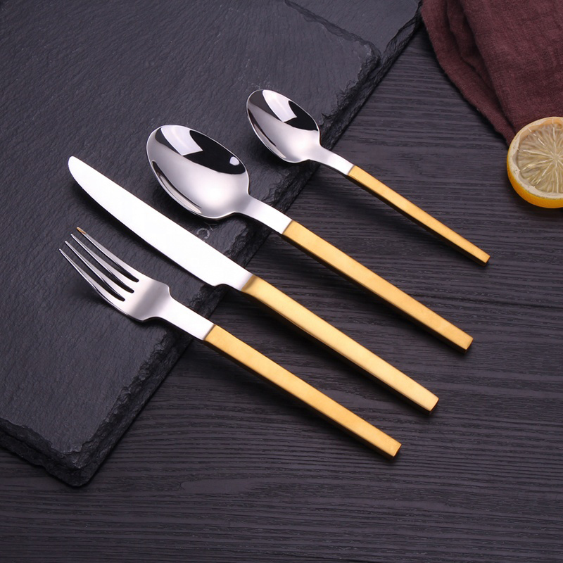 flatware miotail neamhlonrach óir / dubh a leagtar sceanra cruach dhosmálta