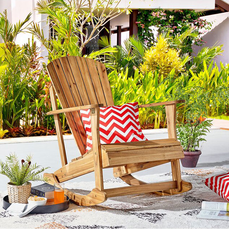 Déanann stíl rocach Adirondack an chathaoir stylish agus compordach