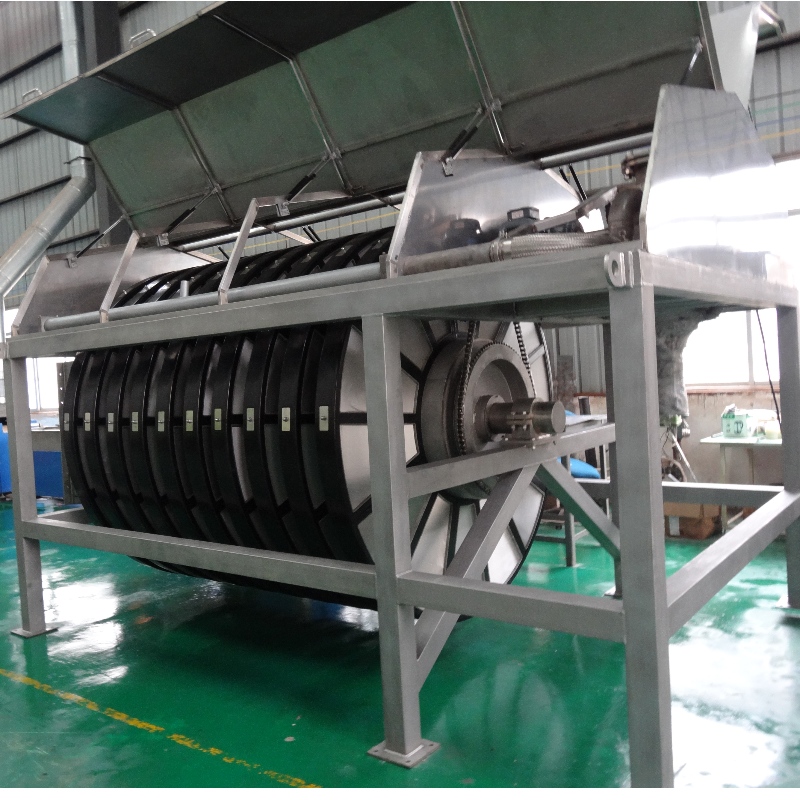 Scagaire diosca de chineál dúnta go hiomlán