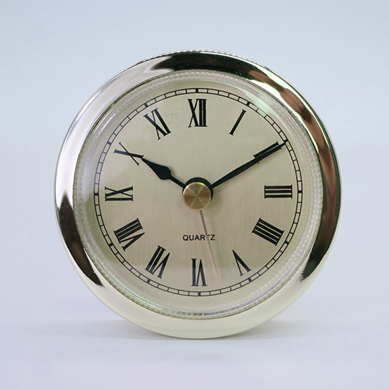 läbimõõt 61mm kuldne, rooma plastist kell