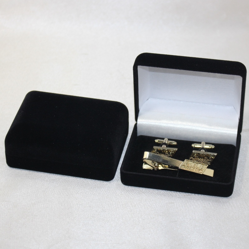 Ese D-45 ümmargune Velvet Box mansetinööbide, lipsuklambrite või medalite, müntide ja müntide jaoks, mm.84*64*36, raskused umbes 48g