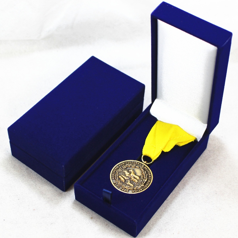 Mír V-10 dronuilleog Bosca páipéir Leatherette le haghaidh bonn & suaitheantas 40 * 80 mm, etc. mm. 60 * 111 * 38, meáchain thart ar 82g