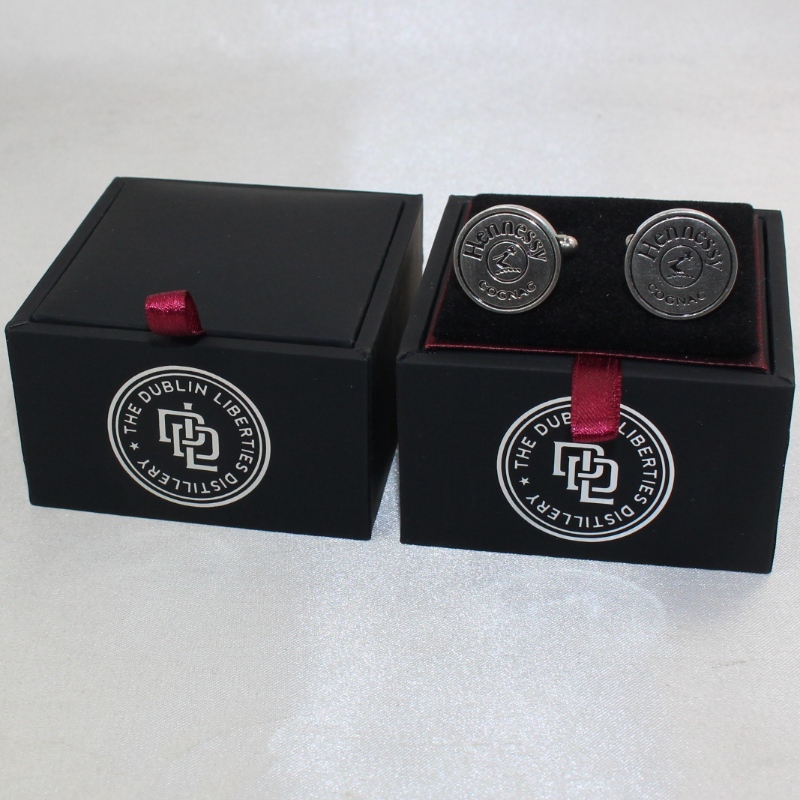 Mír V-20S bosca leathair cearnach PU do chufaí cúpla, srl. Mm. 65 * 65 * 38, meáchain thart ar 62g