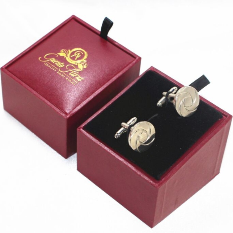 Mír V-20X bosca leathair PU cearnach le haghaidh gearrthóga comhionannas vótaí lánúin nó cúpla cufaí, srl. Mm. 64 * 64 * 50, meáchain thart ar 64g