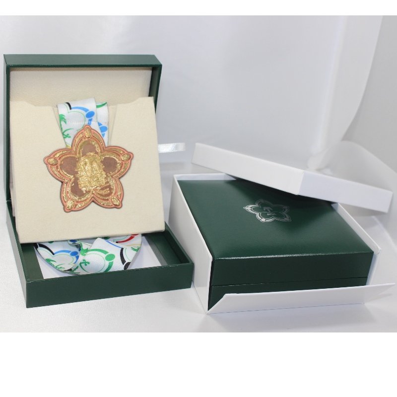 Mír V-22 cearnach Leatherette Bosca páipéir le haghaidh mona 90 * 90mm, suaitheantas, bonn srl. Mm.128 * 128 * 50, meáchain thart ar 191g