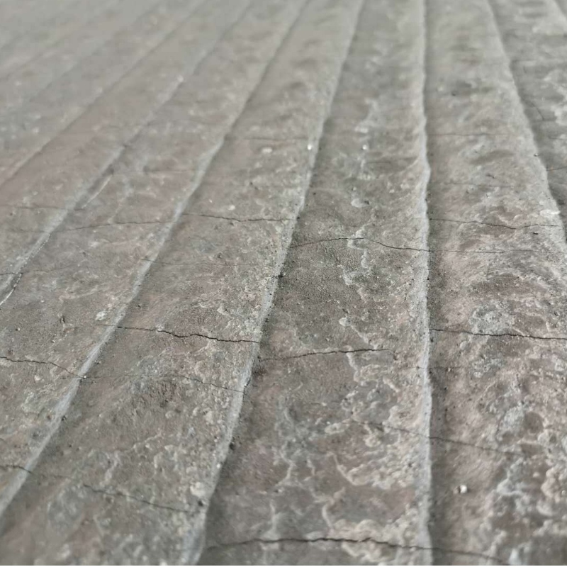 Pláta cruach atá frithsheasmhach ó chaitheamh