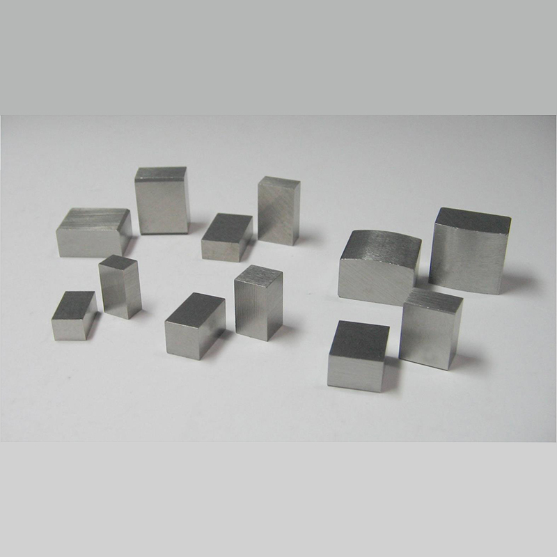 Cruas ard cruas Maighnéad Alnico saincheaptha friotaíocht ardteochta