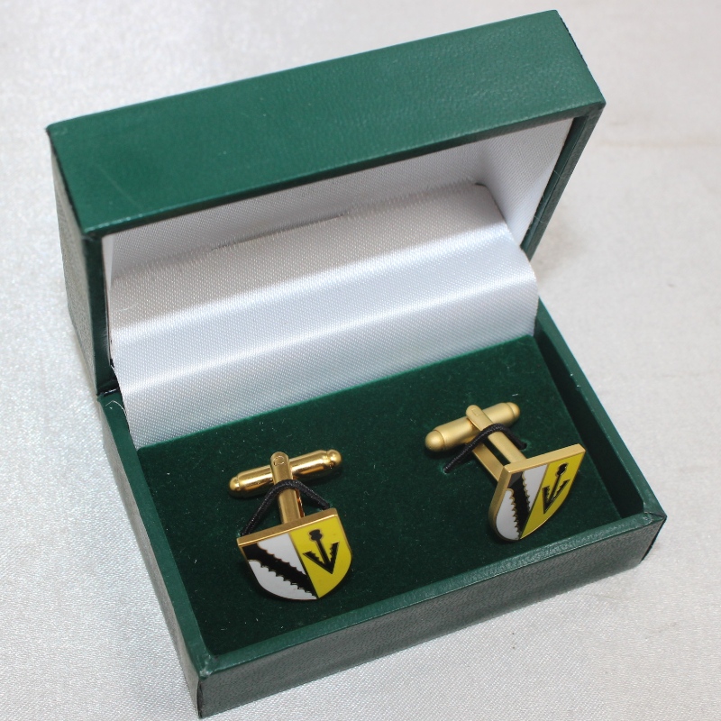 Mír bosca plaisteach dronuilleog mír VK-1 atá clúdaithe ag Páipéar Leatherette le haghaidh gearrthóg comhionannas vótaí 58 * 20mm, slabhra eochair, cufaí, suaitheantas, srl. Mm.75 * 50 * 38, meáchain thart ar 56g