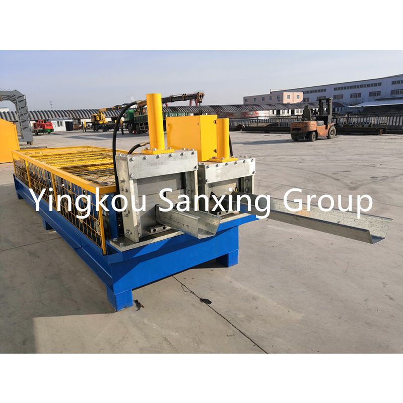 Sujuva kupli katuseharjaga ventilaatoriga paneelimasin