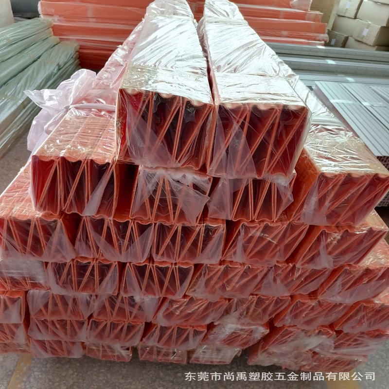 Próifílí cainéal plaisteach pvc saincheaptha easbhrú le haghaidh timfhilleadh cruach