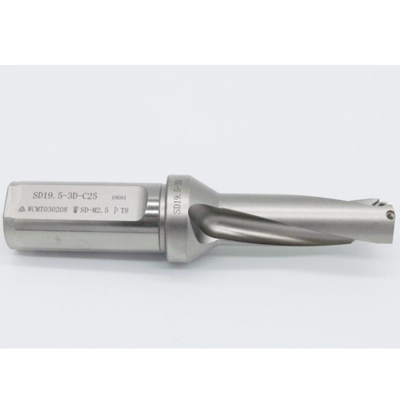 Erinevus NC kiirlõikeseadmete ja traditsiooniliste lõikeriistade vahel