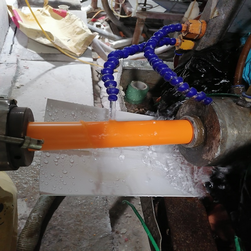 Píobán PVC Saincheaptha Onnmhaireoir píopa plaisteach PVC Plaisteach Easbhrúite ón tSín