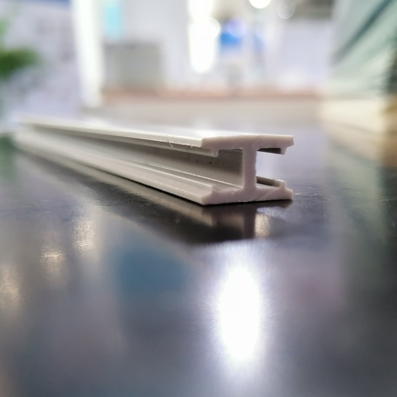 Suure tugevusega torujuhtmete paigaldamise seadmed spetsiaalsed ventilatsioonitorude äärikud PVC U äärik ventilatsioonisüsteemi jaoks