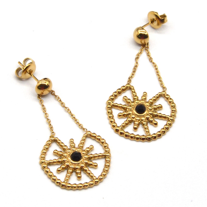 Múnlaí mná óir cruach dhosmálta le pendants bláthanna, dearadh graí cluaise, obair fheictear do mhná óga. Monarcha Seodra Ruifanbao na Síne