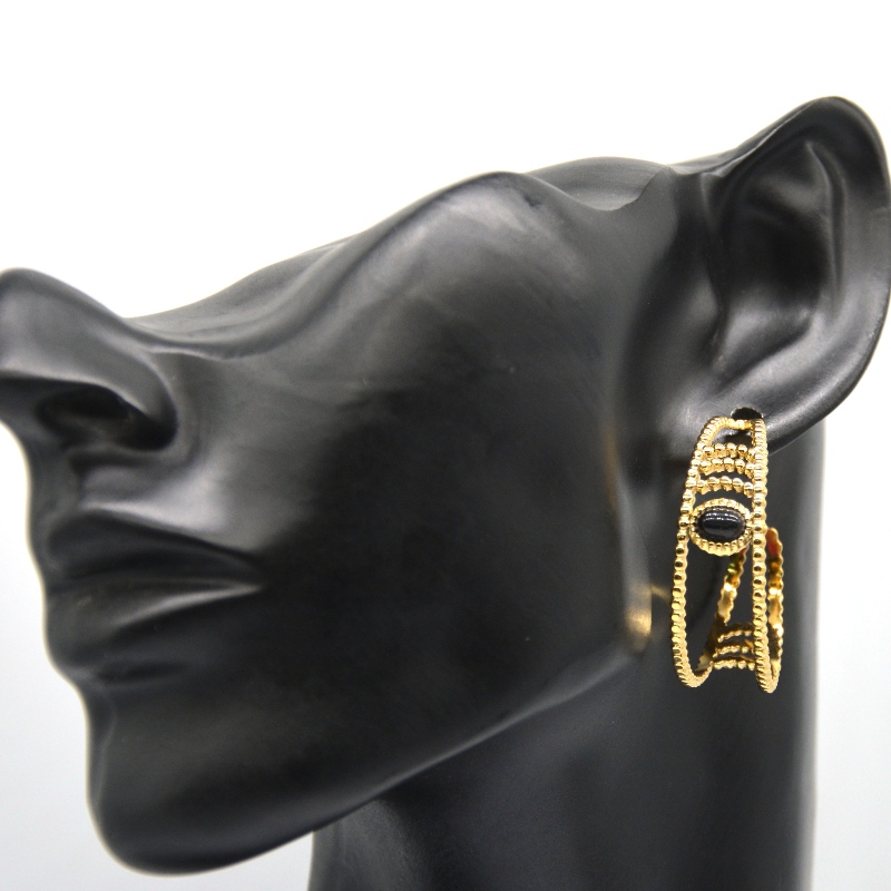 Fáinní cluaise fonsa óir, cluaise fonsa cruth C, agate dubh, cluasa íogaire ban, seodra hypoallergenic, monarcha próiseála seodra Ruifanbao na Síne