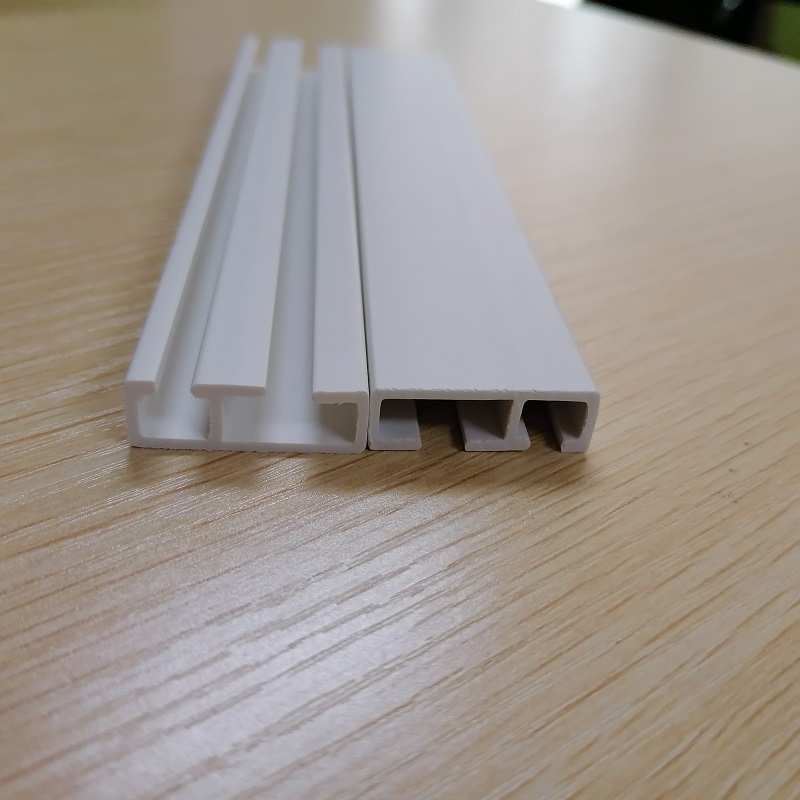 próifíl rásbhealaigh chruthach E cruth pvc Rigid deartha agus saincheaptha do chuid sleamhnáin imbhalla