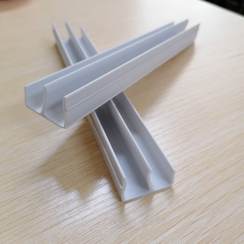 Monaróir pvc cainéal pvc próifíl múnlaithe E PVC sa tSín