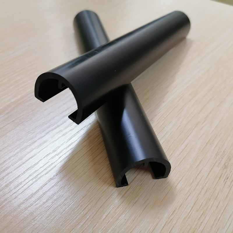 Próifíl PVC C-Channel retardant dóiteáin monaróir saincheaptha le haghaidh stiall Baile Átha Troim cosanta ó sholáthraí na Síne