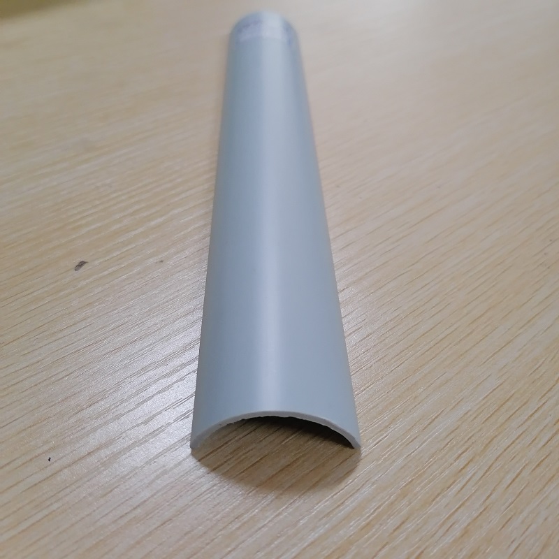 Próifíl easbhrúite stiall píopa pvc leathchiorcal cainéal PVC C le haghaidh cosaint imeall