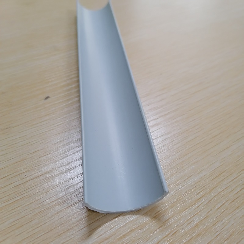 Próifíl easbhrúite stiall píopa pvc leathchiorcal cainéal PVC C le haghaidh cosaint imeall