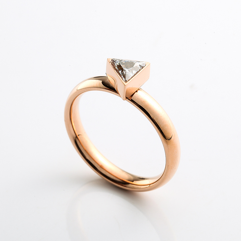 Fáinne Cloch CZ Cruach Dhosmálta Mná Óir \/ Rose Gold \/ Fáinne Airgid CZ