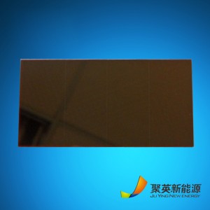 Painéal gréine sileacain éagruthach de chineál éadrom íseal