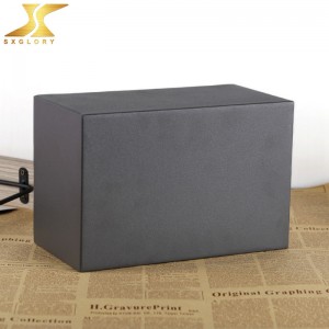 Urns Miotal Dubh don duine